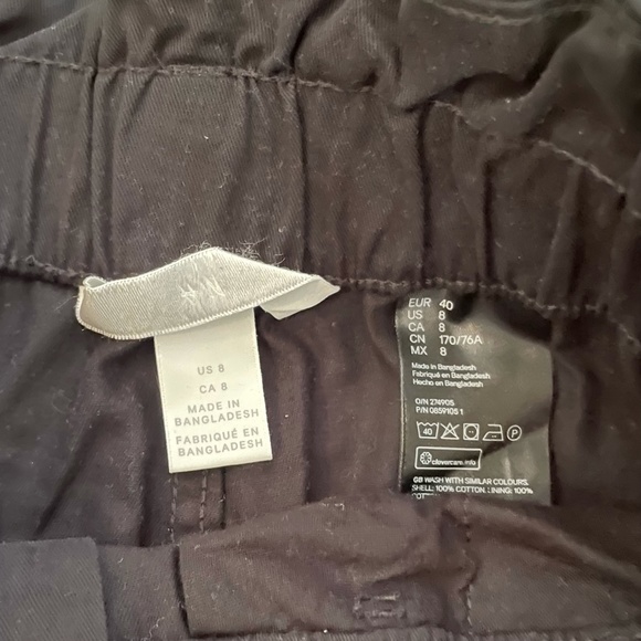 H&M High-waisted Paperbag shorts - Black - Picture 2 of 4